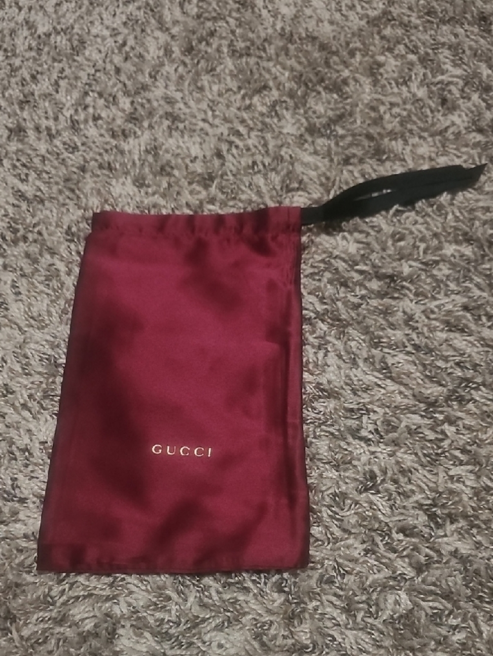 Gucci Satin Drawstring Pouch in Deep Red with Gold Logo - Picture 2 of 4